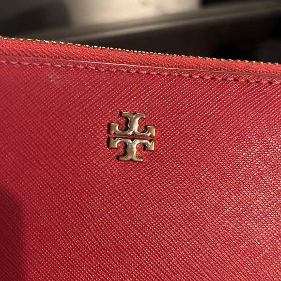 Tory Burch Red Leather Robinson Zip Around Wallet - Picture 9 of 10